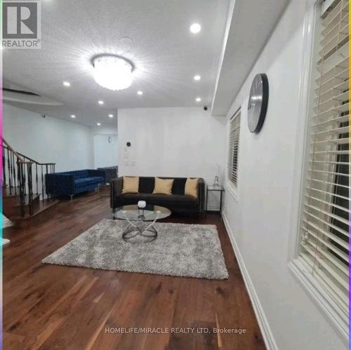 7153 Village Walk, Mississauga, ON - Indoor Photo Showing Other Room