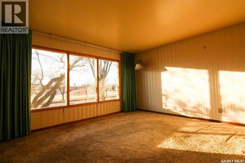 175 6Th Avenue W, Shaunavon, SK - Indoor Photo Showing Other Room