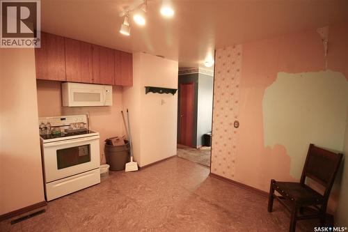 175 6Th Avenue W, Shaunavon, SK - Indoor Photo Showing Kitchen