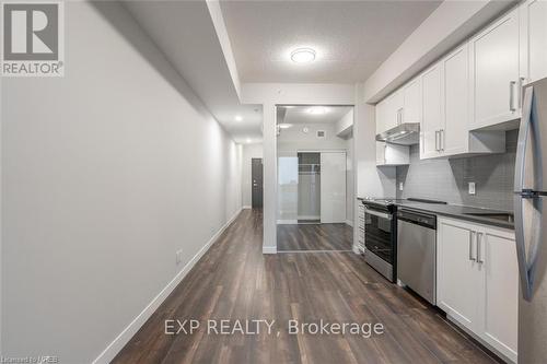 805 - 15 Queen Street S, Hamilton, ON - Indoor Photo Showing Kitchen
