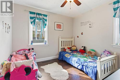 58 Seven Oaks Drive, Hamilton, ON - Indoor Photo Showing Bedroom