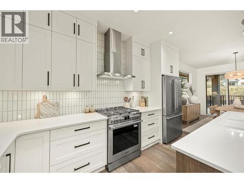 1437 April Springs Court, Kelowna, BC - Indoor Photo Showing Kitchen With Upgraded Kitchen