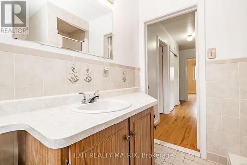 426 Apple Tree Lane, Ottawa, ON - Indoor Photo Showing Bathroom