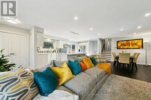 2251 Carol Road, Oakville, ON - Indoor Photo Showing Living Room