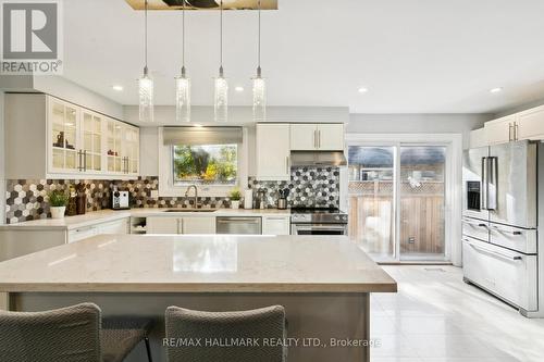 2251 Carol Road, Oakville, ON - Indoor Photo Showing Kitchen With Upgraded Kitchen