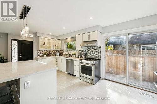 2251 Carol Road, Oakville, ON - Indoor Photo Showing Kitchen With Upgraded Kitchen