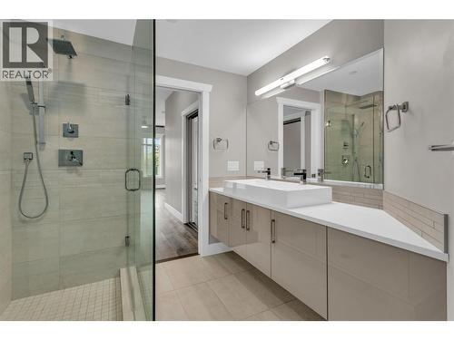 Main floor bedroom 4 pc ensuite c/w heated floors - 3865 Truswell Road Unit# 505, Kelowna, BC - Indoor Photo Showing Bathroom