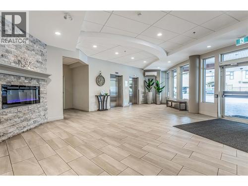 3865 Truswell Road Unit# 505, Kelowna, BC - Indoor Photo Showing Other Room With Fireplace