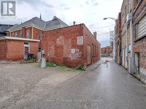 11 Riddell Street, Woodstock (Woodstock - North), ON 