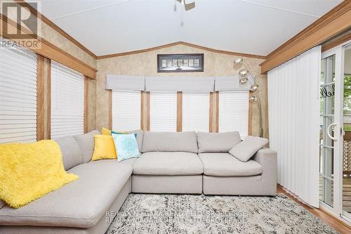 525 - 1501 Line 8 Road, Niagara-On-The-Lake (Queenston), ON - Indoor Photo Showing Living Room