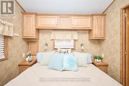 525 - 1501 Line 8 Road, Niagara-On-The-Lake (Queenston), ON - Indoor Photo Showing Bedroom