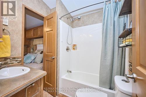 525 - 1501 Line 8 Road, Niagara-On-The-Lake (Queenston), ON - Indoor Photo Showing Bathroom