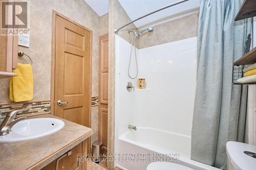 525 - 1501 Line 8 Road, Niagara-On-The-Lake (Queenston), ON - Indoor Photo Showing Bathroom