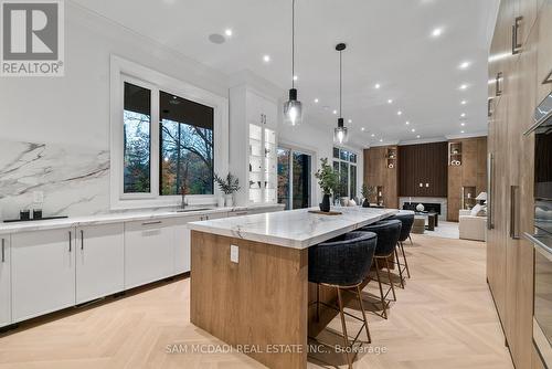 84 Pebbleridge Place, Oakville, ON - Indoor Photo Showing Kitchen With Upgraded Kitchen