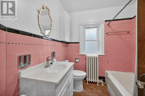 103 Leinster Avenue S, Hamilton, ON - Indoor Photo Showing Bathroom