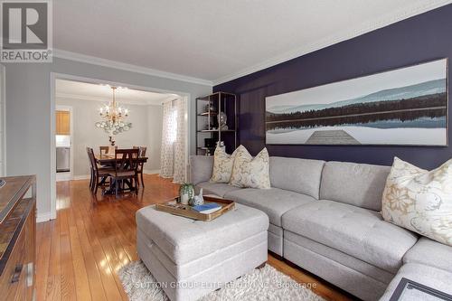 411 The Thicket, Mississauga, ON - Indoor Photo Showing Living Room