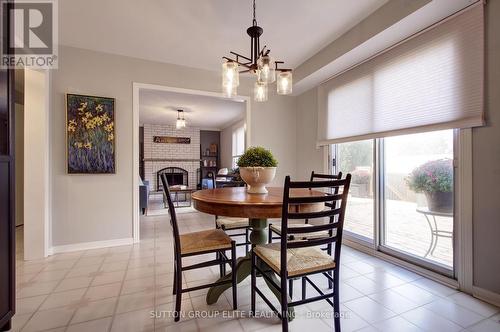 411 The Thicket, Mississauga, ON - Indoor Photo Showing Dining Room
