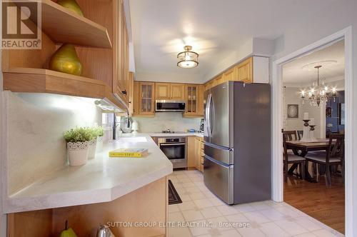 411 The Thicket, Mississauga, ON - Indoor Photo Showing Kitchen With Double Sink