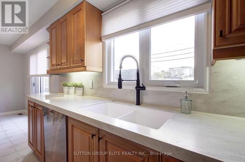411 The Thicket, Mississauga, ON - Indoor Photo Showing Kitchen With Double Sink