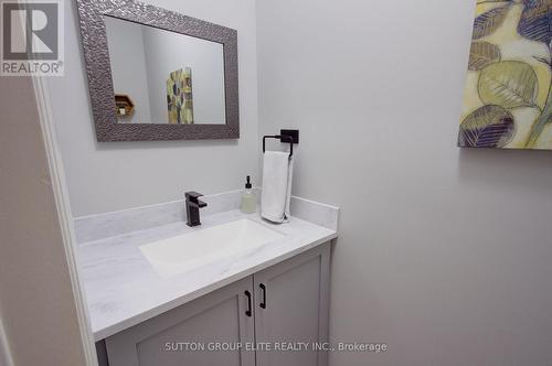 411 The Thicket, Mississauga, ON - Indoor Photo Showing Bathroom