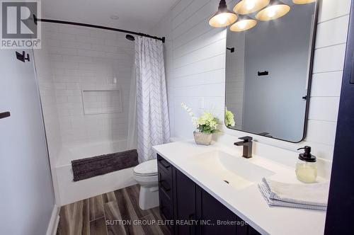411 The Thicket, Mississauga, ON - Indoor Photo Showing Bathroom
