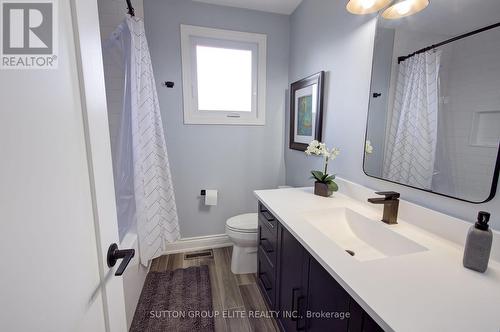 411 The Thicket, Mississauga, ON - Indoor Photo Showing Bathroom