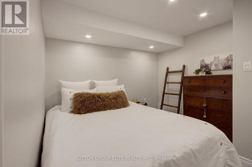 411 The Thicket, Mississauga, ON - Indoor Photo Showing Bedroom