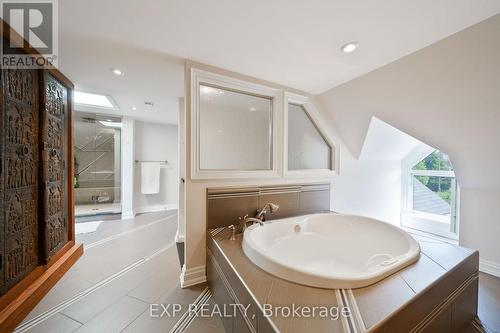 3 - 80 Barton Street, London East (East F), ON - Indoor Photo Showing Bathroom