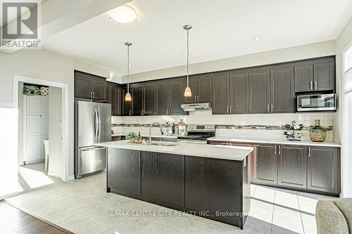 150 Queen Street, Middlesex Centre (Komoka), ON - Indoor Photo Showing Kitchen With Upgraded Kitchen