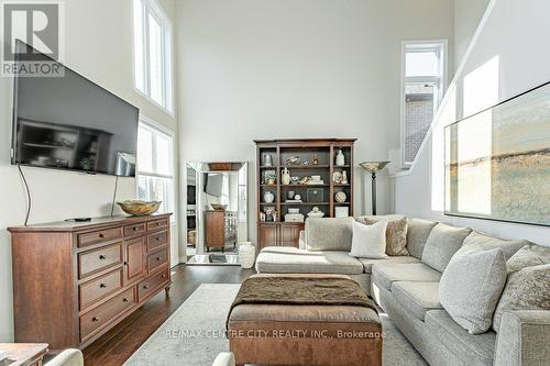 150 Queen Street, Middlesex Centre (Komoka), ON - Indoor Photo Showing Living Room