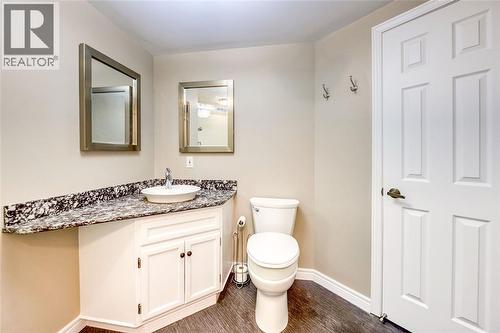 1520 Venetian Boulevard Unit# M108, Point Edward, ON - Indoor Photo Showing Bathroom