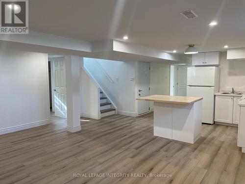 B - 32 Uxbridge Crescent, Ottawa, ON - Indoor Photo Showing Kitchen