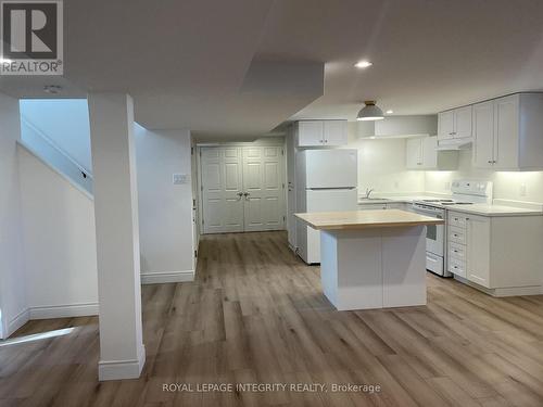 B - 32 Uxbridge Crescent, Ottawa, ON - Indoor Photo Showing Kitchen
