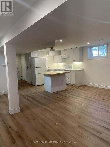 B - 32 Uxbridge Crescent, Ottawa, ON - Indoor Photo Showing Kitchen