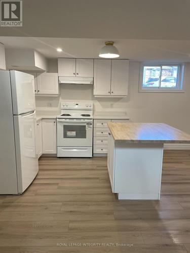 B - 32 Uxbridge Crescent, Ottawa, ON - Indoor Photo Showing Kitchen