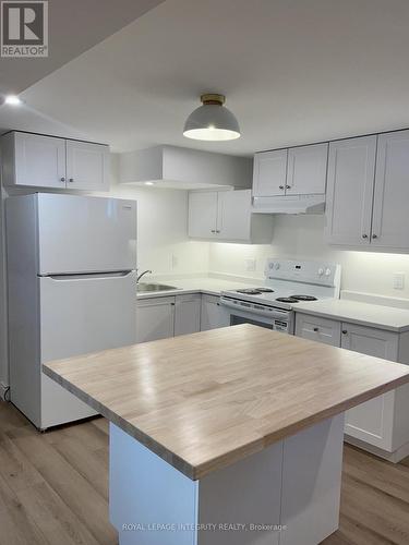 B - 32 Uxbridge Crescent, Ottawa, ON - Indoor Photo Showing Kitchen