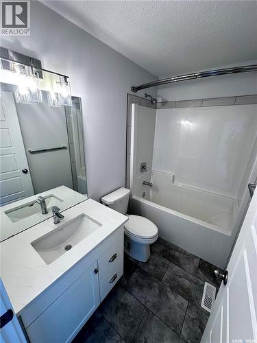 2953 Bellegarde Crescent, Regina, SK - Indoor Photo Showing Bathroom