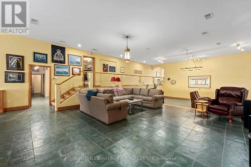74 Butternut Drive, Kawartha Lakes (Fenelon), ON - Indoor Photo Showing Living Room