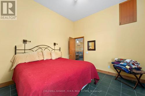 74 Butternut Drive, Kawartha Lakes (Fenelon), ON - Indoor Photo Showing Bedroom