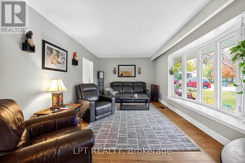 14 Caledon Crescent, Brampton, ON - Indoor Photo Showing Living Room