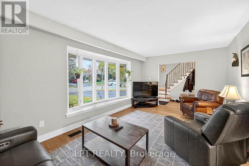 14 Caledon Crescent, Brampton, ON - Indoor Photo Showing Living Room