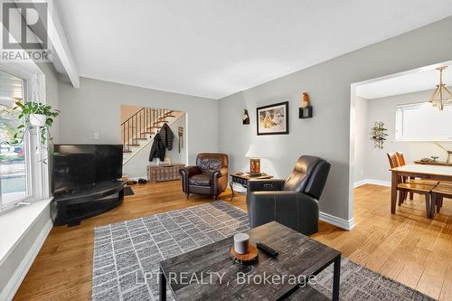 14 Caledon Crescent, Brampton, ON - Indoor Photo Showing Living Room