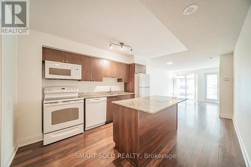 901 - 2191 Yonge Street, Toronto, ON - Indoor Photo Showing Kitchen