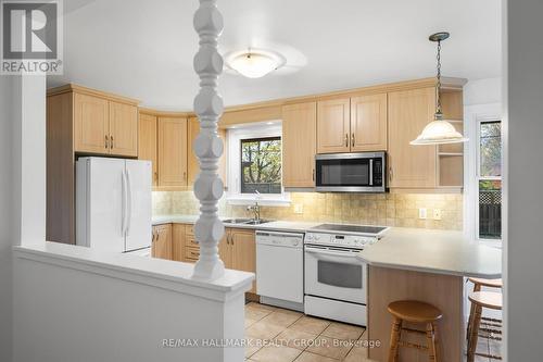 2028 Othello Avenue, Ottawa, ON - Indoor Photo Showing Kitchen With Double Sink