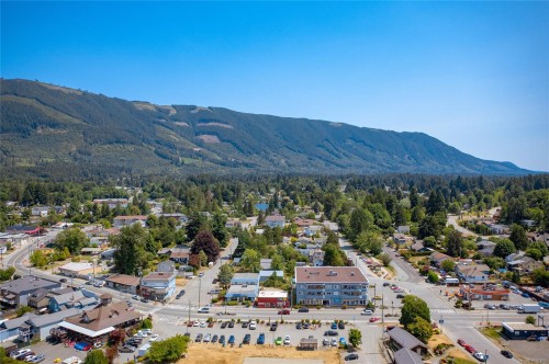 84 Lakeview Ave, Lake Cowichan, BC 