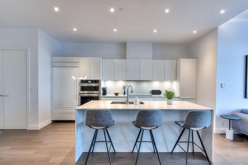 Cuisine - 2004-255 Rue Étienne-Lavoie, Laval (Sainte-Dorothée), QC - Indoor Photo Showing Kitchen With Upgraded Kitchen