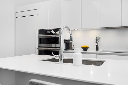 Cuisine - 2004-255 Rue Étienne-Lavoie, Laval (Sainte-Dorothée), QC - Indoor Photo Showing Kitchen With Upgraded Kitchen