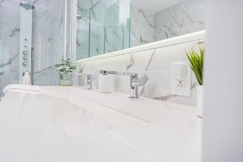 Salle de bains attenante à la CCP - 2004-255 Rue Étienne-Lavoie, Laval (Sainte-Dorothée), QC - Indoor Photo Showing Bathroom