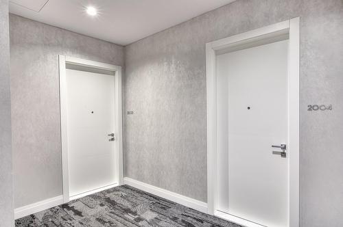 Entrée extérieure - 2004-255 Rue Étienne-Lavoie, Laval (Sainte-Dorothée), QC - Indoor Photo Showing Other Room