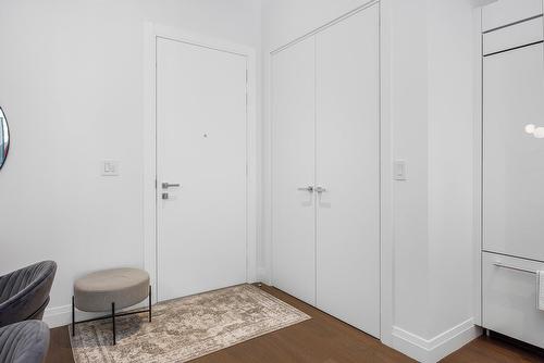 Hall d'entrée/Vestibule - 2004-255 Rue Étienne-Lavoie, Laval (Sainte-Dorothée), QC - Indoor Photo Showing Other Room